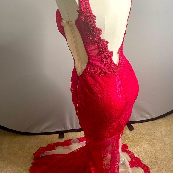 ONE OF A KIND! Red lace and sequin ball gown with neck line and train. - Picture 11 of 16